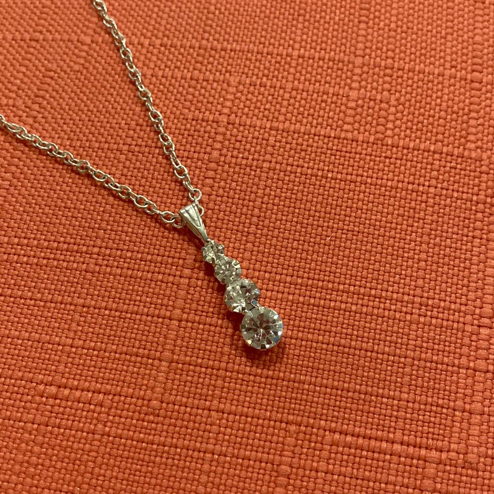 Elegant Silver Pendant Necklace